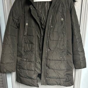Michael Kors Green Puffer Jacket with Stand-Up Collar and Long Sleeves